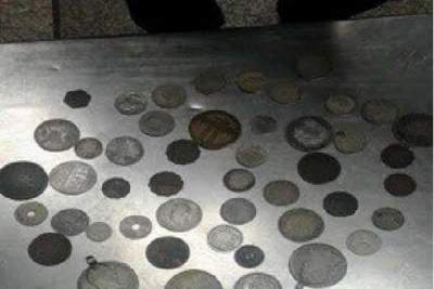 الأقصر أمن مطار &nbsp;يحبط محاولة لتهريب 148 عملة أثرية نادرة لدولة قطر