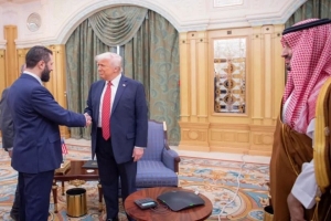 ترامب يجتمع مع الشرع في الرياض