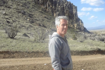 حقائق-علاقات جيفري إبستين بسياسيين ورجال أعمال وشخصيات بارزة