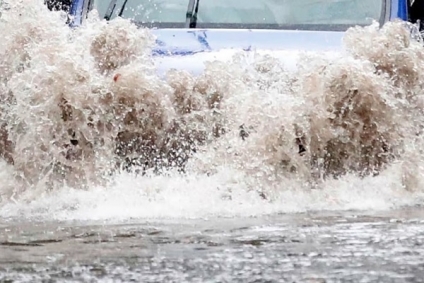 نابل.. إنقاذ سائحين ألمانيين جرفت السيول سيارتهما