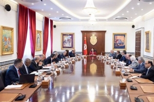 &nbsp;مجلس الوزراء ينظر في 8 أوامر تتعلق بالترفيع في الأجور