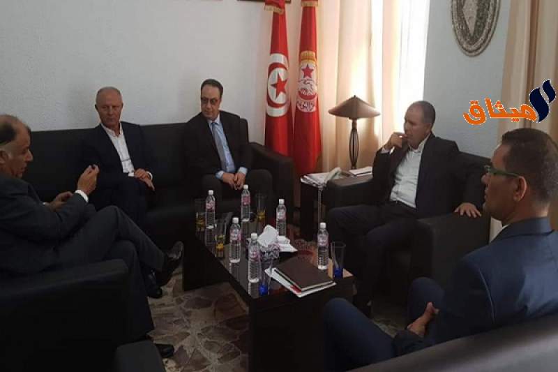 الأزمة السياسية في تونس محور لقاء جمع الطبوبي بحافظ السبسي