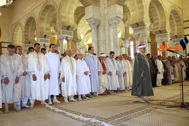 رئيس الجمهورية يؤدي صلاة عيد الفطر بجامع مالك بن أنس(صور)
