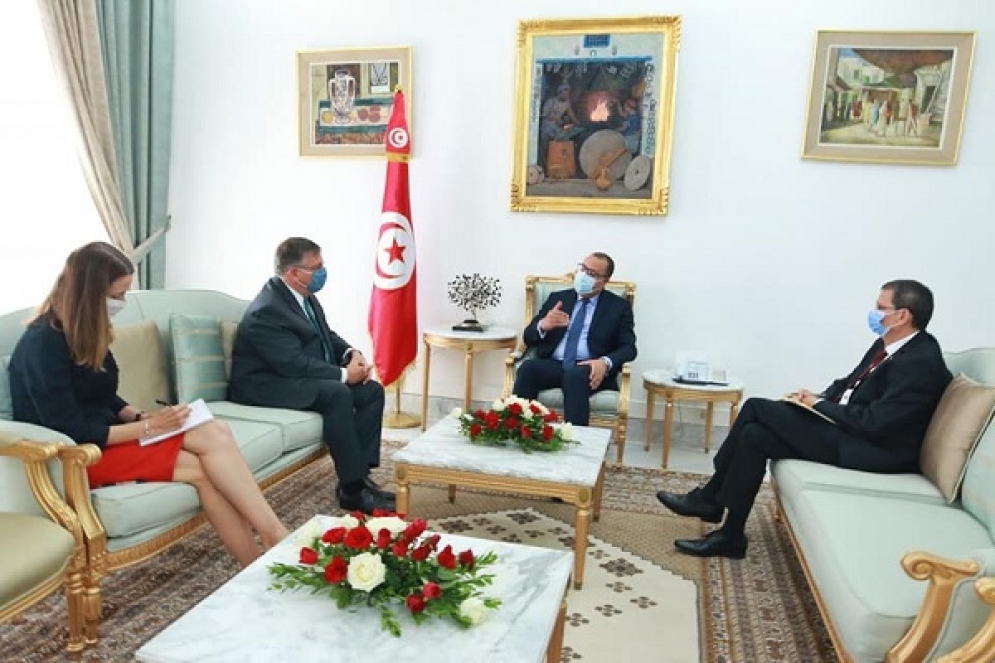 في لقاء المشيشي بسفير الولايات المتحدة بتونس: الاتفاق على امضاء الهبة الأمريكية نهاية الشعر الجاري
