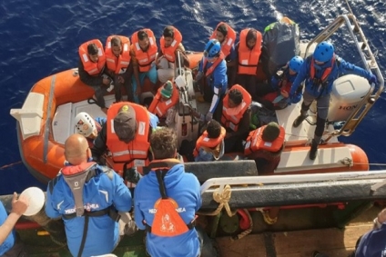 إيطاليا...انطلاق محاكمة طاقم إنقاذ لنجدته مهاجرين غير نظاميين