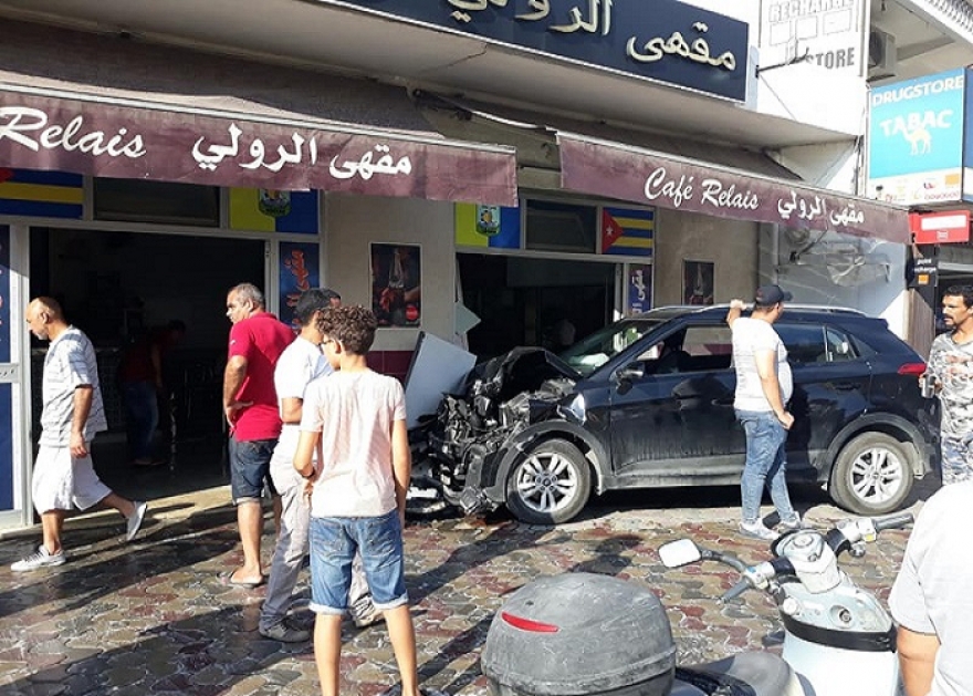 سوسة:سيارة تصطدم بواجهة مقهى