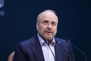 رئيس البرلمان الإيراني يحذر من احتلال محتمل للجزر الإيرانية ويهدد برد عسكري شامل