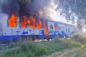 إيقاف 8 مشتبه بهم في عملية إضرام النار في عربة قطار بالقلعة الصغرى