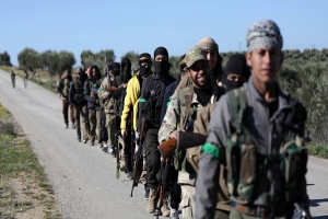 الغارديان:تركيا نشرت ألفي مقاتل سوري في ليبيا مقابل وعود بمنحهم الجنسية 