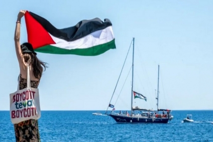 &quot;أسطول الصمود&quot; العالمي يطرد صحفية إيطالية