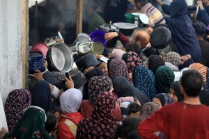 المتحدث باسم الأمم المتحدة يدعو إلى التحقيق بمقتل فلسطينيين أثناء محاولتهم الحصول على غذاء بغزة