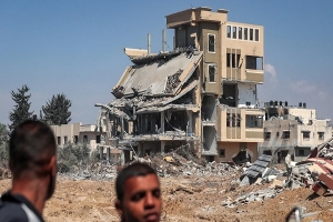 اسـ.ـشهاد 13 من أفراد عائلة إسماعيل هنية في قصف صـ.ـهيوني على منزل بمخيم الشاطئ في غـ.ـزة
