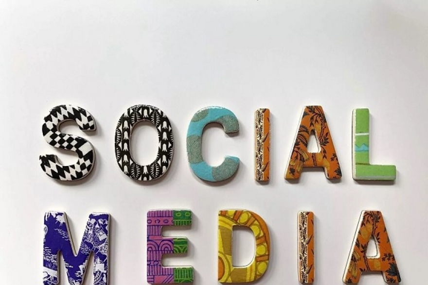 &nbsp;دولة تفرض حظرا على استخدام وسائل التواصل لمن تحت 16 عاما ابتداء من 2026