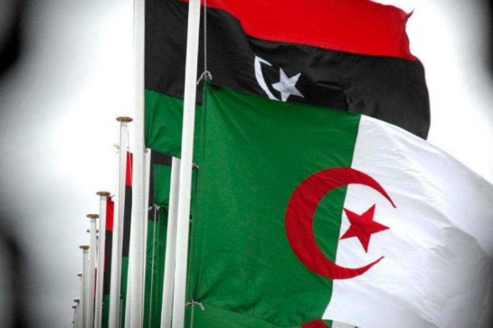 مباحثات عسكرية بين ليبيا والجزائر لدعم إقليم أزواد في مواجهة الجيش المالي