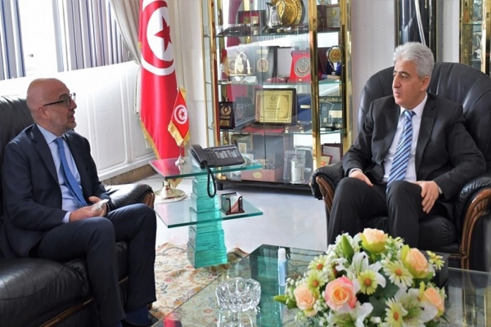 السفير الإيطالي يؤكد استعداد بلاده لدعم قدرات الجيش التونسي