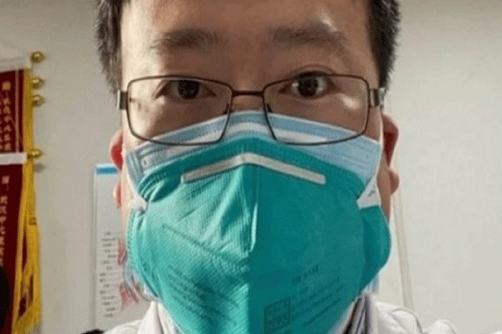  أوّل من حذّر منه: وفاة طبيب صيني بفيروس بكورونا