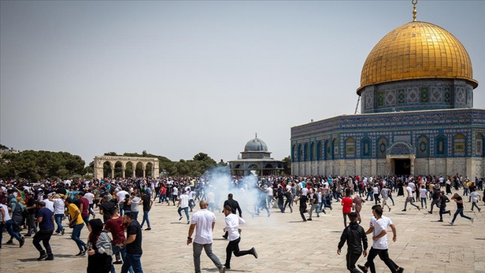 محاولة اقتحام المصلى القبلي للأقصى و إصابات في صفوف الفلسطينيين