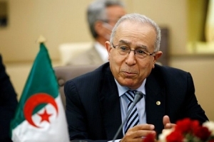 لعمامرة: الجزائر تسعى لتكريس مسار السلم والمصالحة في مالي