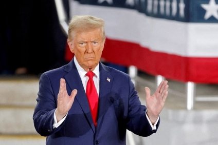 ترامب: نتحدث عن إعمار غزة لا عن حل الدولتين