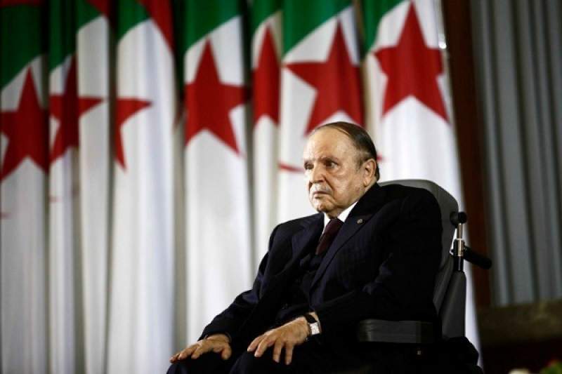الجزائر:بوتفليقة يُقيل محافظ البنك المركزي