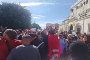 صور و فيديو...الغرفة الوطنية لرياض الأطفال تنظم وقفة احتجاجية أمام البرلمان