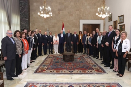 الرئيس اللبناني يطالب بإنهاء حالة العداء مع الكيان