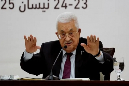 عباس يدعو الفصائل الفلسطينية إلى تسليم سلاحها
