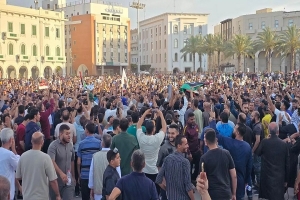 ليبيا.. مسلحون يهاجمون جمهور الأهلي في طرابلس بالرصاص الحي وسط غياب أمني (فيديو)