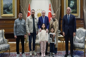 أردوغان يستقبل أسرة الطفلة "هند رجب"