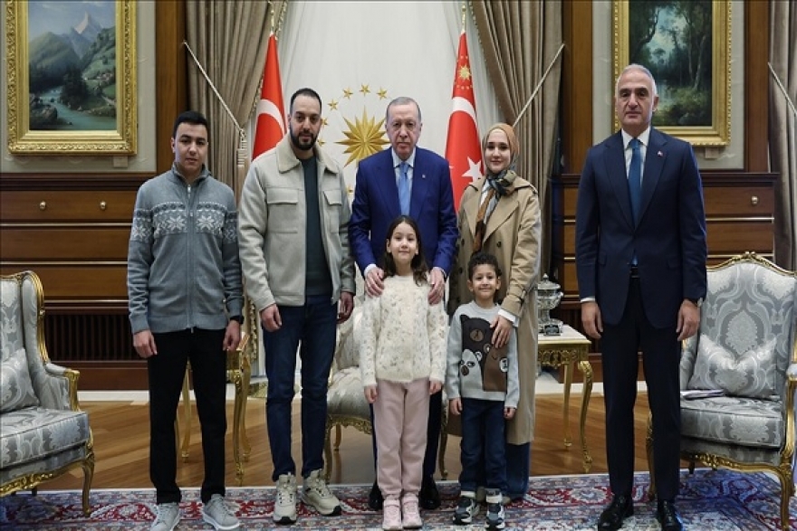 أردوغان يستقبل أسرة الطفلة "هند رجب"