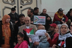 فيديو و صور...وقفة احتجاجية لجمعية أنصار فلسطين أمام المسرح البلدي