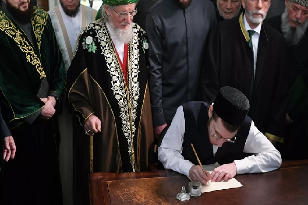 روسيا: البدء بكتابة القرآن الكريم بخط اليد  (صورة)