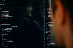 قراصنة إيرانيون يعرضون للبيع وثائق حساسة خاصة بالصناعات الدفاعية الصهيونية