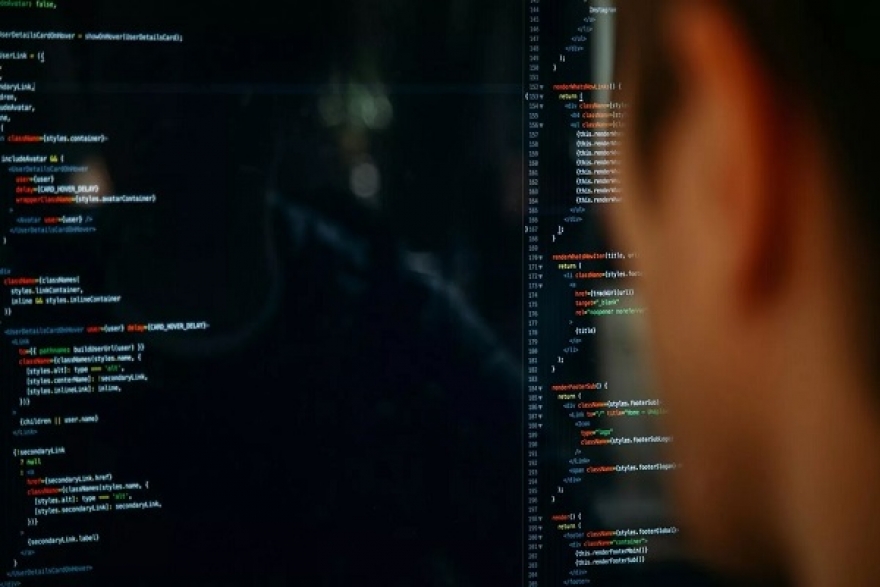 قراصنة إيرانيون يعرضون للبيع وثائق حساسة خاصة بالصناعات الدفاعية الصهيونية