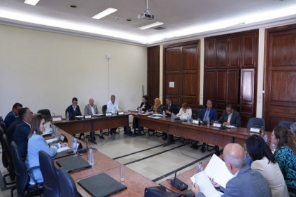 لجنة التربية تناقش مقترح قانون يتعلق بتنظيم العمل بنظام الحصة الواحدة