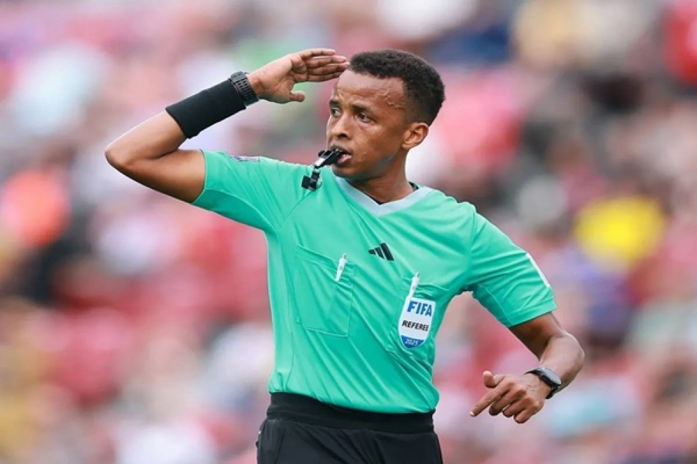 بعد منعه من دخول أمريكا.. الحكم الصومالي يدير مباراة نهائي كأس السوبر الأوروبي