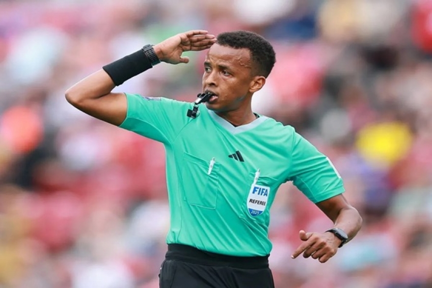بعد منعه من دخول أمريكا.. الحكم الصومالي يدير مباراة نهائي كأس السوبر الأوروبي