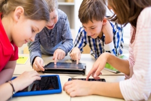 مدير مرصد حقوق الطفل: 90 بالمائة من الأطفال في تونس يستعملون الإنترنت