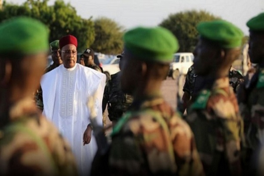 النيجر...جنود يعلنون تنحية الرئيس وغلق الحدود